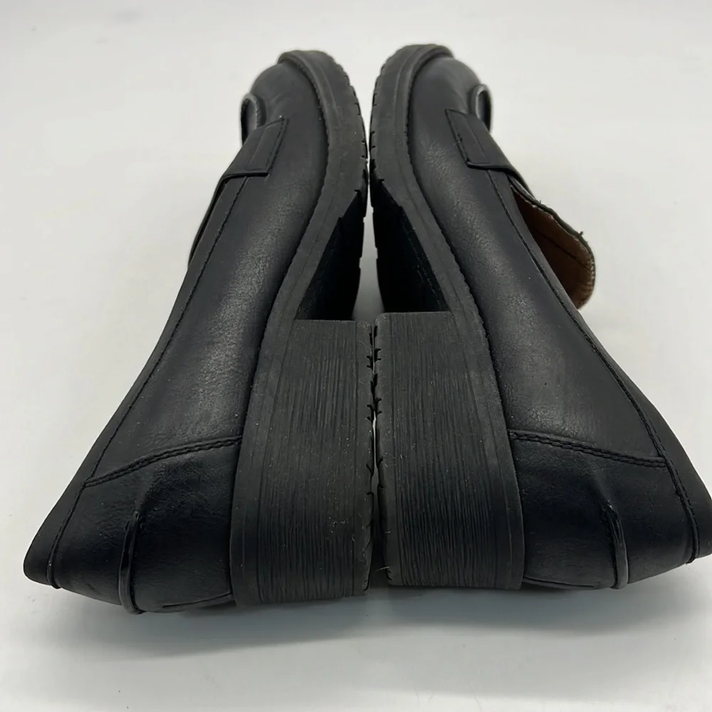 BareTraps Black Leather Heeled Loafers size 7.5
